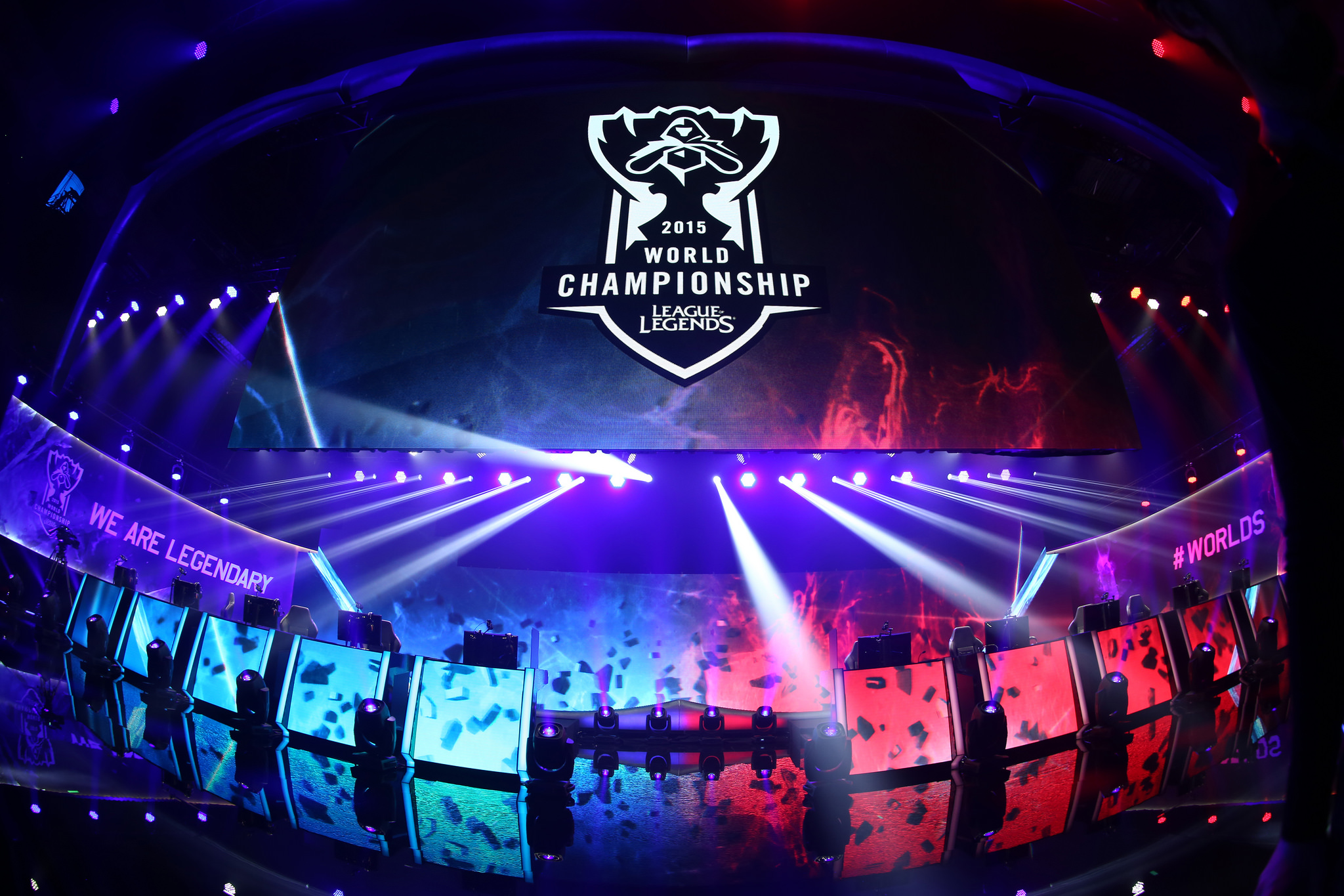 解说雨童分析季后赛形势：OMG赢下IG将晋级 WEvsLNG谁赢谁进季后赛