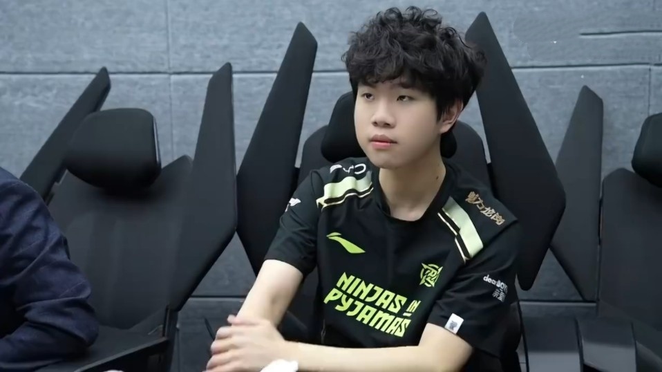 LPL前打野爆料黑幕：演1天可赚5位数，Uzi被演麻了